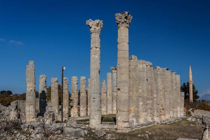 Руины храма Зевса в Ольбе (Диокесарии), 111 км от Мерсина