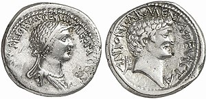 Клеопатра VII (69-30 до н.э.) и Антоний (83-30 до н.э.) на динарии в честь победы над Арменией в 34 г. до н.э.