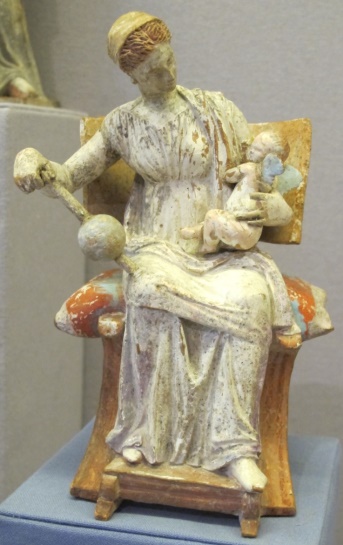 Афродита с Эросом, танагрская древнереческая терракотовая статуэтка, Эрмитаж