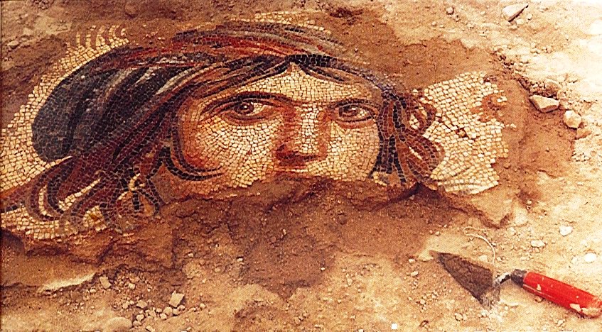 На раскопках мозаики «Менада Диониса» в г. Зевгма, фото
