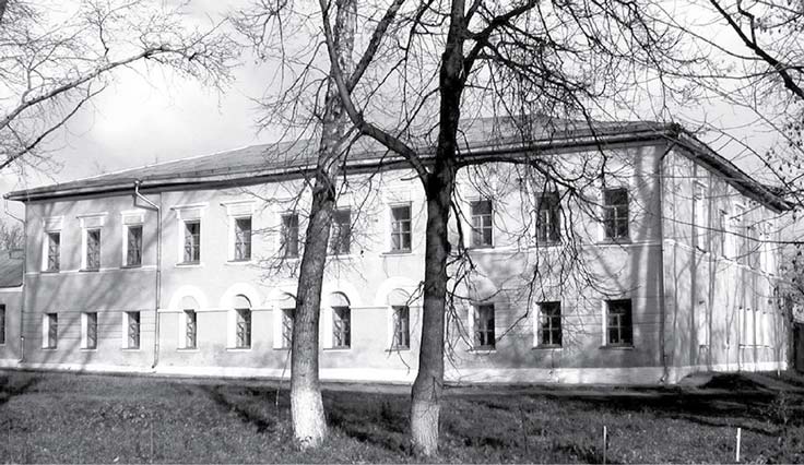 Здание бывших присутственных мест на Сенной площади, в котором в 1918-1921 гг. размещалась милиция, отдел управления уисполкома и дом заключения.
