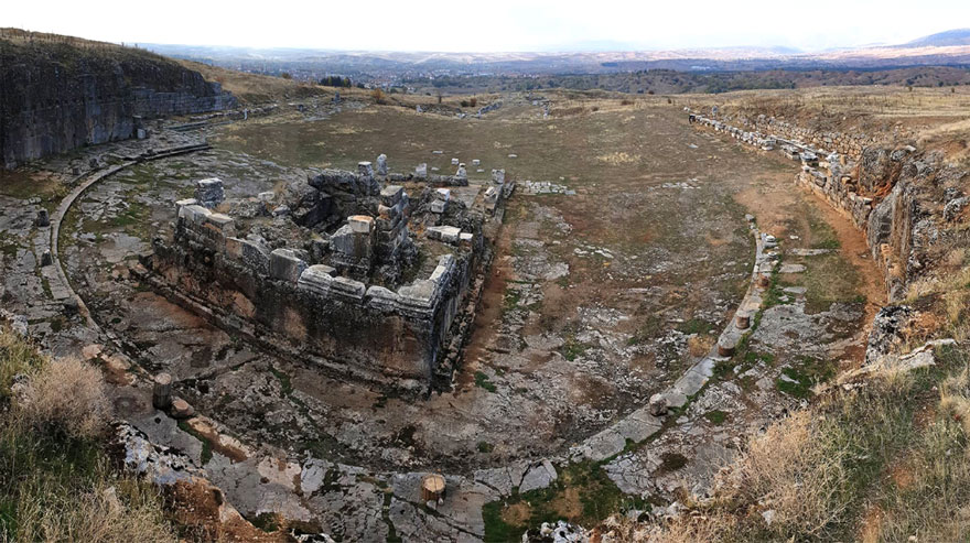 Алтарь Зевса-Гермеса в Антиохии Писидийской (совр. Ялвач, Турция)