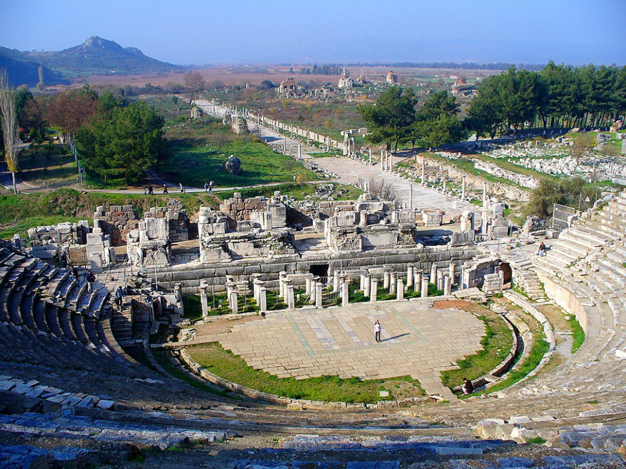 Вид на портовую улицу из театра Эфеса