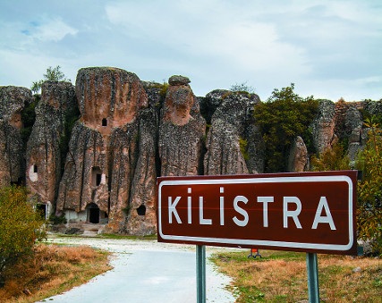 Древний город Листра, совр. Килистра, Турция (Без этого указателя найти пещерный город было бы очень сложно - с дороги его не видно)