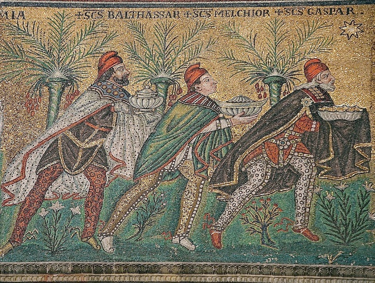 Маги во фригийских колпаках с дарами, мозаика базилики Сант-Аполлинаре-Нуово, Равенна