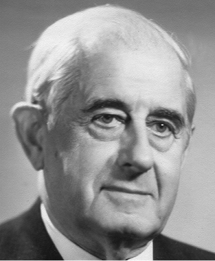 Заведующий кафедрой в 1953-1989 гг. академик И.П. Алимарин (1903-1989).